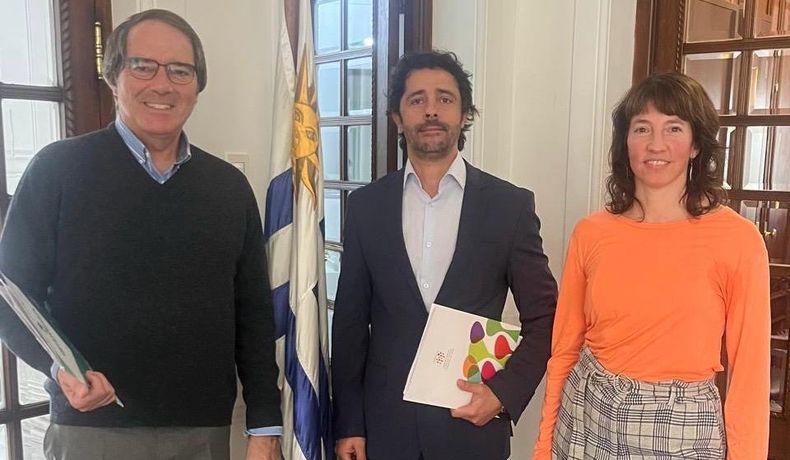 ENCUENTRO EN MONTEVIDEO. Bernardo Legnani, Adrián Maciel y Natalia Castagnet.