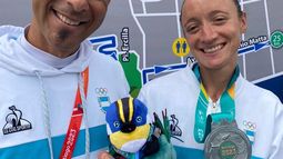 EQUIPO. Hugo Bressani con Florencia Borelli, tras lograr la medalla de plata en Chile.