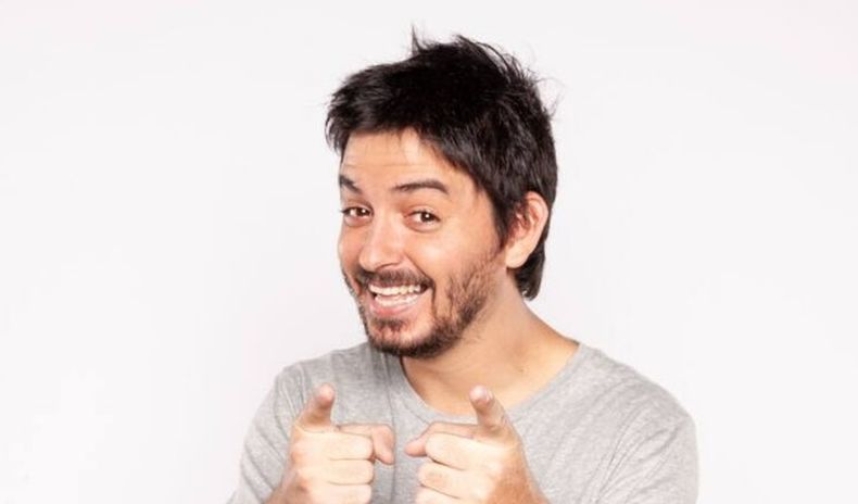 Mike Chouhy llega este viernes al Teatro Gran Pilar.