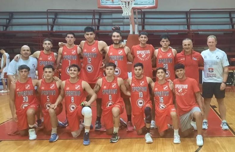 PLANTEL. El equipo de Sportivo Pilar que jugó el amistoso en Zárate.