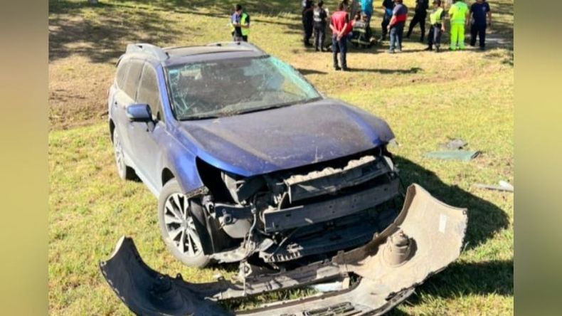 La conductora del automóvil sufrió escoriaciones leves. .