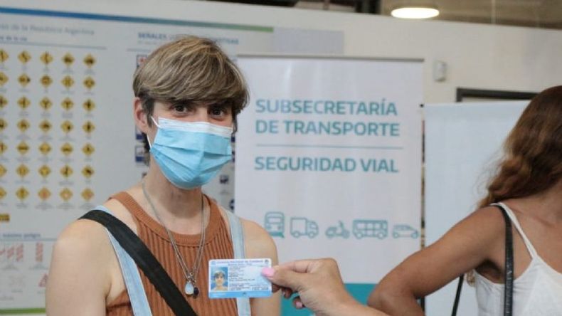 Newen Knutti recibe la licencia. .