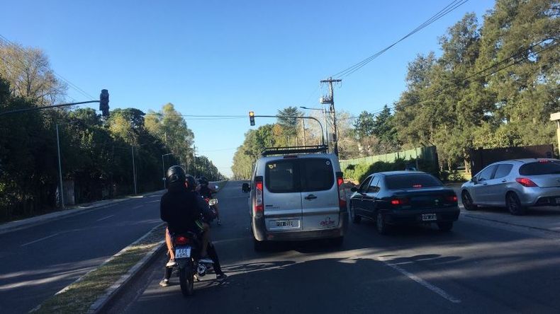 MINADO. Hay 19 semáforos entre Pilar y las vías del Belgrano Norte, en Villa Rosa..