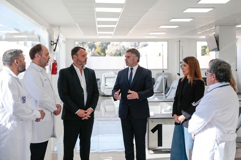 Federico Achával recorrió el nuevo sector del Hospital Central.  