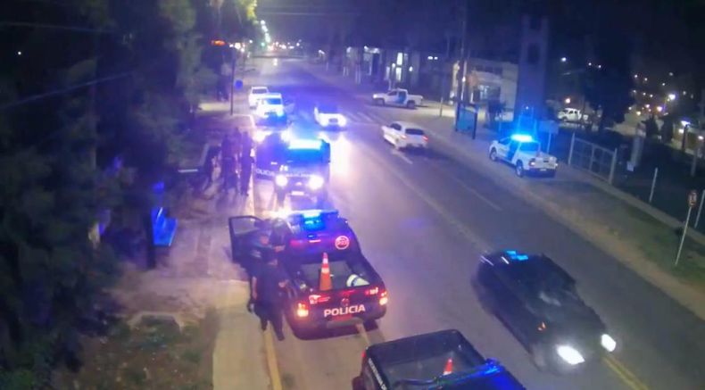 OPERATIVO. La policía interceptó el colectivo en el que iban los ladrones.
