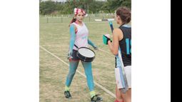 Aliento Celeste. San Patricio tuvo una hincha con mucha energía y colorido durante la Copa Pilar de hockey que se desarrolló en Hebraica este fin de semana. La chica le puso mucha onda, pintada de celeste y acompañó con su redoblante, para alentar al equipo..