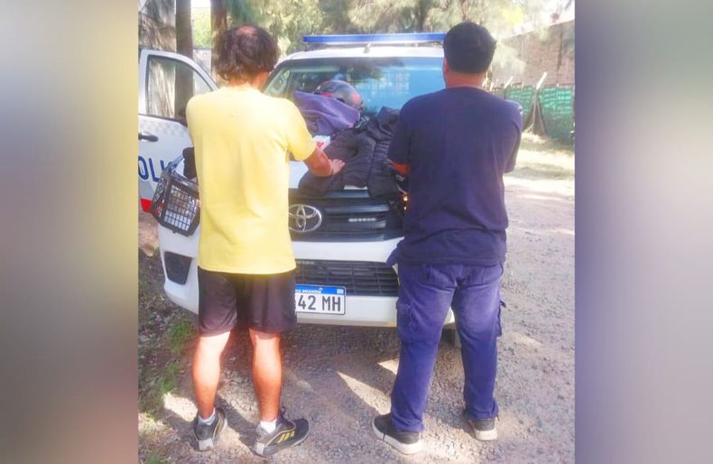 Los dos hombres fueron aprehendidos mientras circulaban por San Alejo.