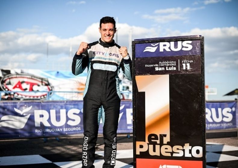 PRIMERO. Azar marca el 1 tras ganar la segunda serie del TC Pista en San Luis.