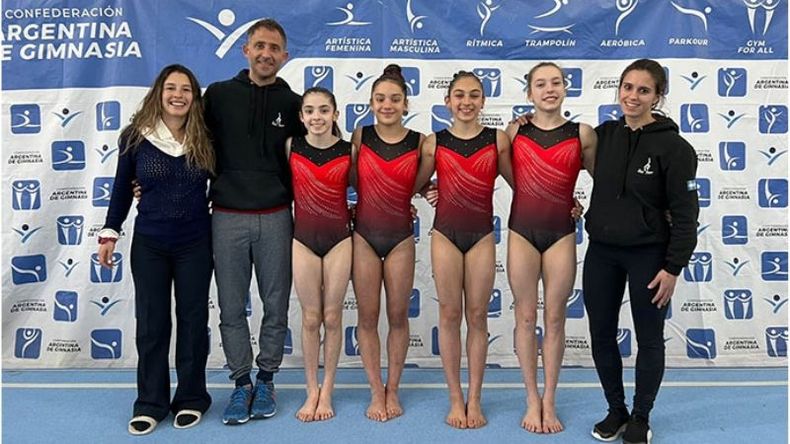 EQUIPO. García (jueza), Echeveste, Lucas, Abba, Llalen, Bottazzini y Fratantueno, de Elite Pilar..