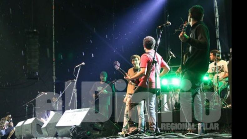 El día más esperado para los locales de Blarniha, que se dieron el gusto de regresar a los escenarios en el estadio Carlos Barraza. Lo hicieron con un grupo de fanáticos que se hicieron sentir con coros y banderas..