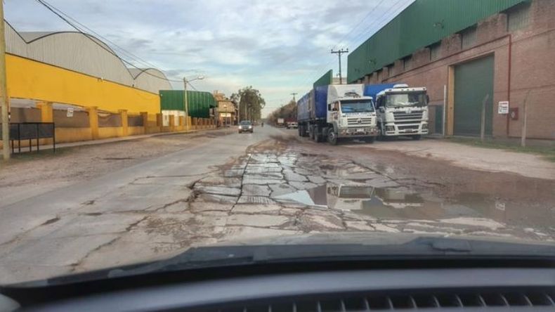INTRANSITABLE. El estado de la calle Frondizi uno de los reclamos..
