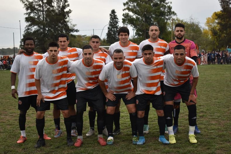 EQUIPO. El once de Zelaya que logró un triunfazo en José C. Paz.