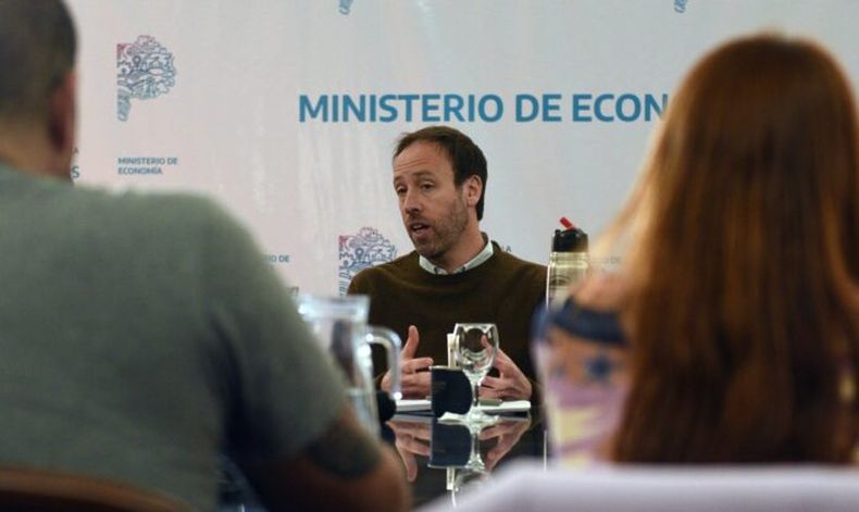 AUMENTO. El ministro de Economía bonaerense, Pablo López anunció la convocatoria.