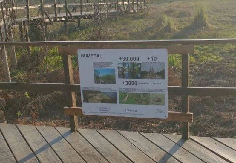 El nuevo cartel colocado en la Reserva Natural de Pilar.