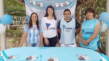 EN LA PLAZA. Representantes de Libres del Sur, durante la actividad. .