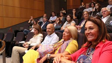 Carrió: el mismo día, con Macri y Ducoté