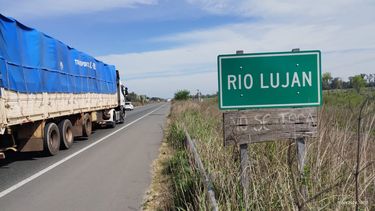 El lugar donde apareció el cuerpo, en la ruta 6 a la altura del río Luján.