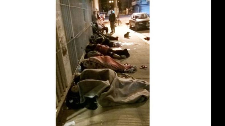 Un clásico, las colas de madrugada..