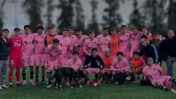 EQUIPO. El plantel de la Tercera del Monarca que el lunes ganó en Jáuregui.