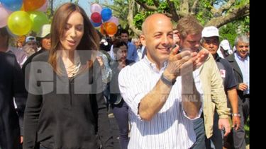 CAMBIO. Nicolás Ducoté cerró su campaña caminando con María Eugenia Vidal en Pilar..
