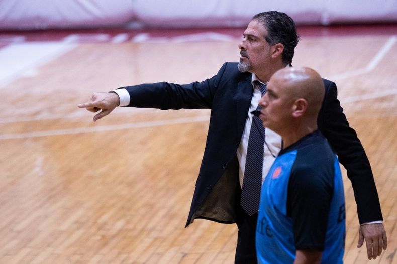 Roberto Pavlotsky fue el entrenador de Atlético Pilar desde su arribo a la Liga Argentina.