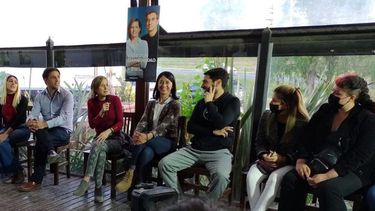 SONRISA. Barreto recibió a Castro en Pilar para charlar con los jóvenes..