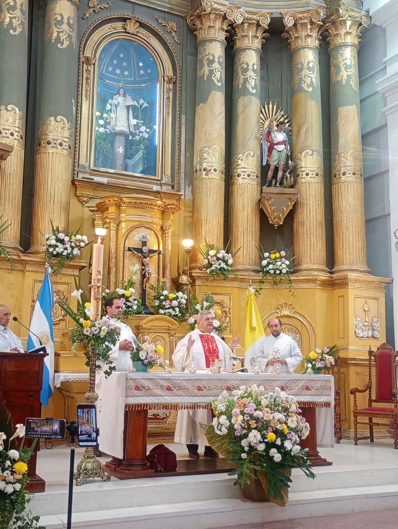 Misa en Pilar por el fallecimiento del Papa Francisco.