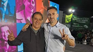 Luis Miño, secretario general de Sempi, junto al intendente Federico Achával.