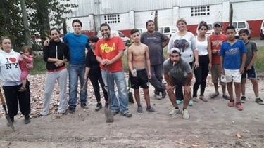 Más vecinos que arreglan sus propias calles