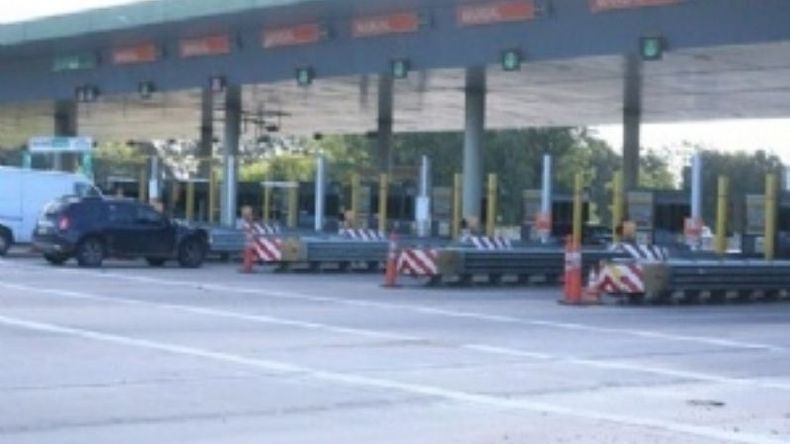 El peaje Larena, cercano al cruce con la ruta 6..