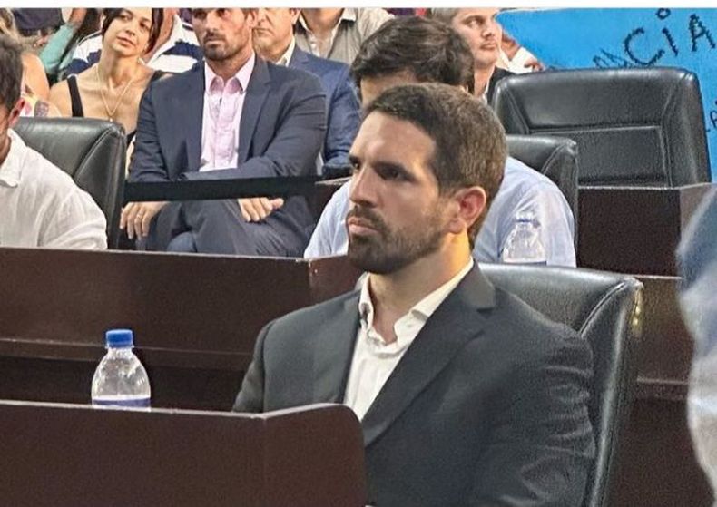 Juan Martín Tito presentó ante el HCD un proyecto para crear el primer hospital público veterinario en Pilar.&nbsp;