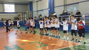 La Sub 15, en el saludo previo..