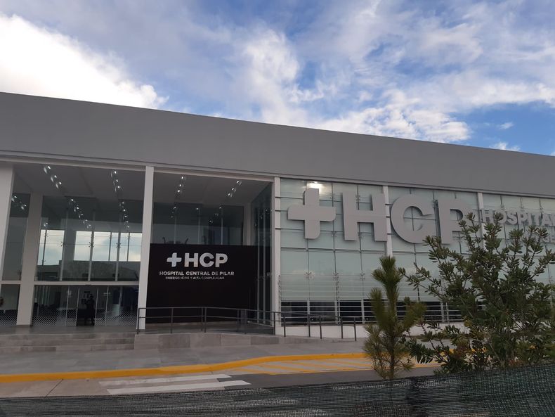 DETALLES. El aspecto externo del Hospital Central de Pilar se pone a punto para la inauguración.