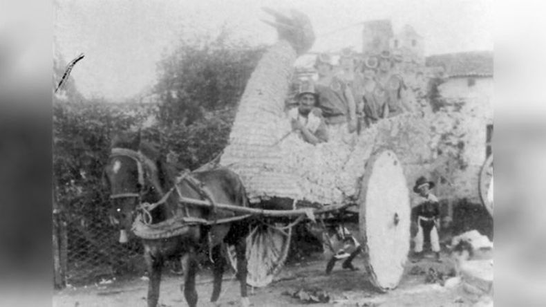 Carroza que formaría parte de los carnavales de 1928, construida en la herrería de Arturo Domenech..