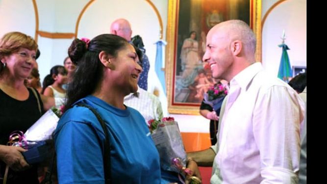 MERECIDO. Ducoté repartió elogios y sonrisas con las mujeres homenajeadas en su día..