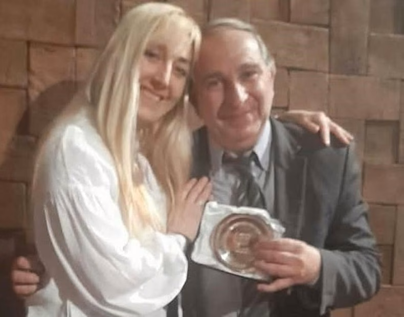 Fernando D&acute;Aur&iacute;a con su pareja, Marcela, directora de la Primaria N&deg;6 de Las Margaritas.