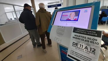 AVISO. Un cartel eb ka sede Pilar de PAMI explica los alcances de la medida de protesta.&nbsp;