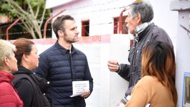 CON VECINOS. Achával cargó contra el gobierno por el uso del Presupuesto..