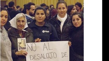 FUENTE DE TRABAJO. Apoyo de Madres de trabajadores de la planta de Pilar..