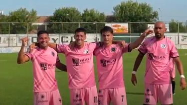 Leguiza, Crocco, Martin y Riquelme celebran el primer tanto de Real en la Primera B.&nbsp;