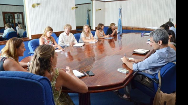 AMPLIADA. La reunión juntó a funcionarios con líderes sociales..