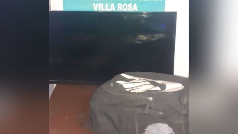 Al momento de ser detenido, el ladrón llevaba consigo el televisor robado. .