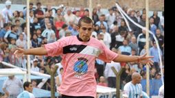 Con 16 goles, Riquelme fue el goleador de Fénix campeón de la D..