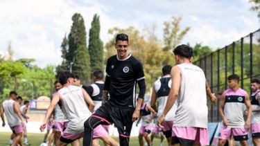 PELOTA. Perafán la cuida bajo la suela. Real entrenó en el estadio. PELOTA. Perafán la cuida bajo la suela. Real entrenó en el estadio.