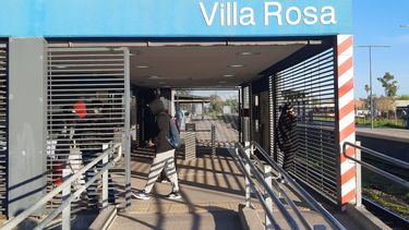 La estación de Villa Rosa es una de las que permanecen cerradas.