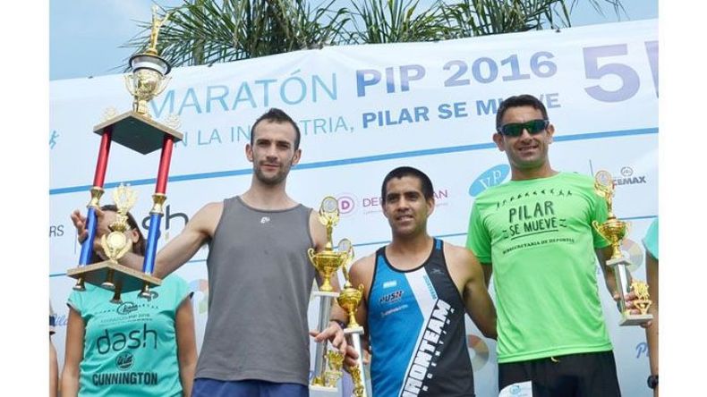 GENERAL. Iván Gutiérrez, Walter Almeida y Martín Chapochnikoff, en el podio de los 5K..