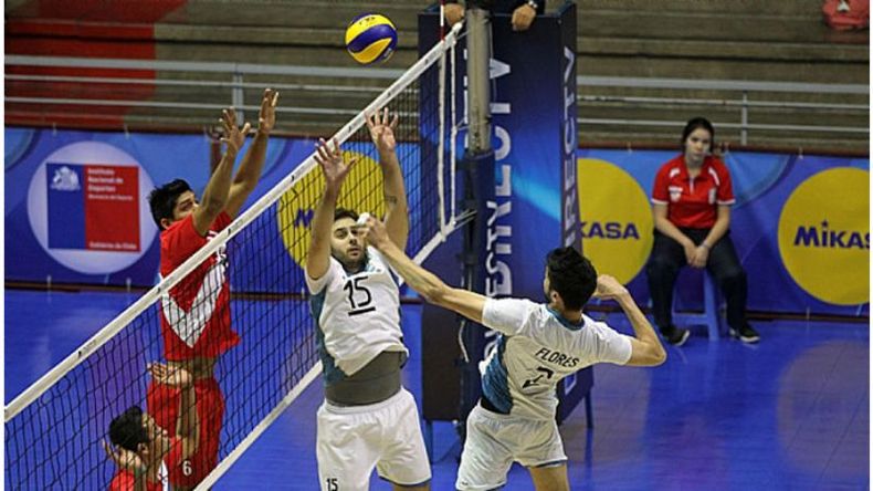 ATAQUE. De Cecco levanta y Flores se eleva, en la victoria ante Perú..
