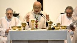 VISITA. Los obispos recibieron en Pilar a un enviado del Vaticano..