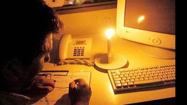 A media luz. Esta semana los cortes afectaron a barrios del centro..