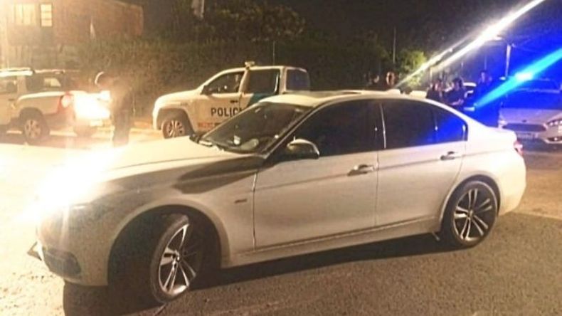 BMW. El auto en EL que se desplazaban los delincuentes había sido robado en Escobar. .